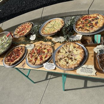 Nona Rosa Pizza - Beautiful setup - Food Trucks Near Me