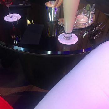 Le Bar du Plaza Athénée - Lounges Near Me - Paris, 75 Le Bar du Plaza Athénée - Lounges Near Me - Paris, 75