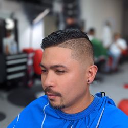 Clutch Time Cuts - It's  A Vibe See Inside! Come enjoy a cool friendly atmosphere while getting a clutch cut! Apts Available call now!
