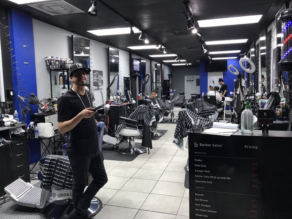 Yandy Blendz Barber Salon Logo