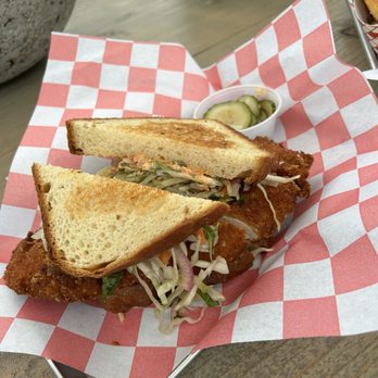 Benton - Fried chicken sandwich - Burgers Near Me - Gardiner, New York Benton - Fried chicken sandwich - Burgers Near Me - Gardiner, New York