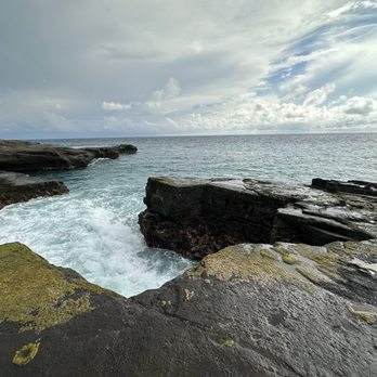 Chinaman's Wall - Beaches Near Me - Honolulu, Hawaii