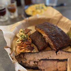 Smoqued California BBQ - Briskets and pork ribs