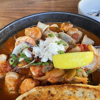 Tidal Raves Seafood Grill - New American Near Me - Depoe Bay, Oregon