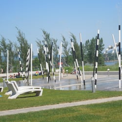 Baie de Beauport - Water spray to cool off