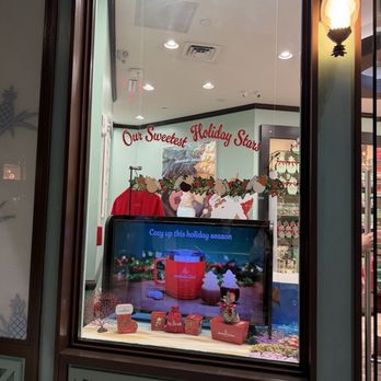 Honolulu Cookie Company - Desserts Near Me - Honolulu, Hawaii