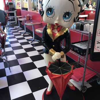 Dream Diner - Charming ambiance! - Diners Near Me - Tyngsboro, Massachusetts