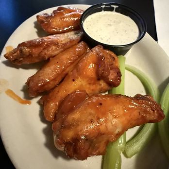 Lester's - CHICKEN WINGS - Burgers Near Me - St. Louis, Missouri