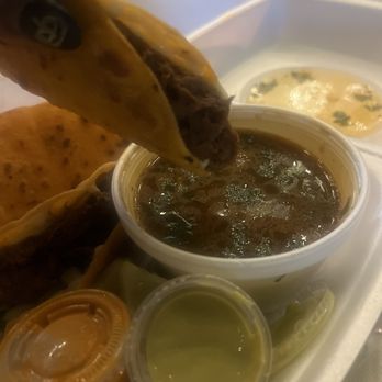 Birrieria Mama Rosa  2 - Food Trucks Near Me - Pflugerville, Texas