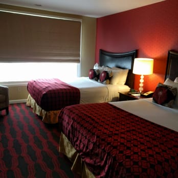 Peacock Suites - Sleeping area - Hotels Near Me - Anaheim, California