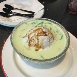 Lod Chong I Tim (pandan jelly, milk with coconut pandan ice cream)
