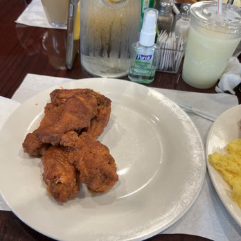 Sam's Place - Buffalo Wings Wednesday Lunch Special - Cafes Near Me - Milwaukee, Wisconsin