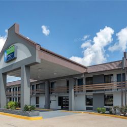 SureStay Studio by Best Western Gonzales - Exterior