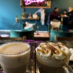 Bliss Coffee Lounge - Chai latte & downtown dulce