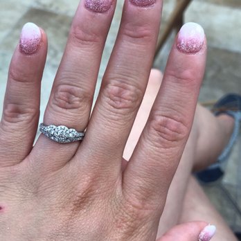 Lucky Nails - Manicure, ombré dip polish - Nail Salons Near Me - Devils Lake, North Dakota