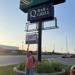 Q Bar & Grill - Gotta stop  here!!