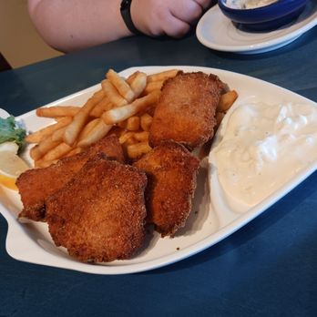 Mo's Seafood & Chowder - Fish (cod) -n-chips - Seafood Near Me - Seaside, Oregon