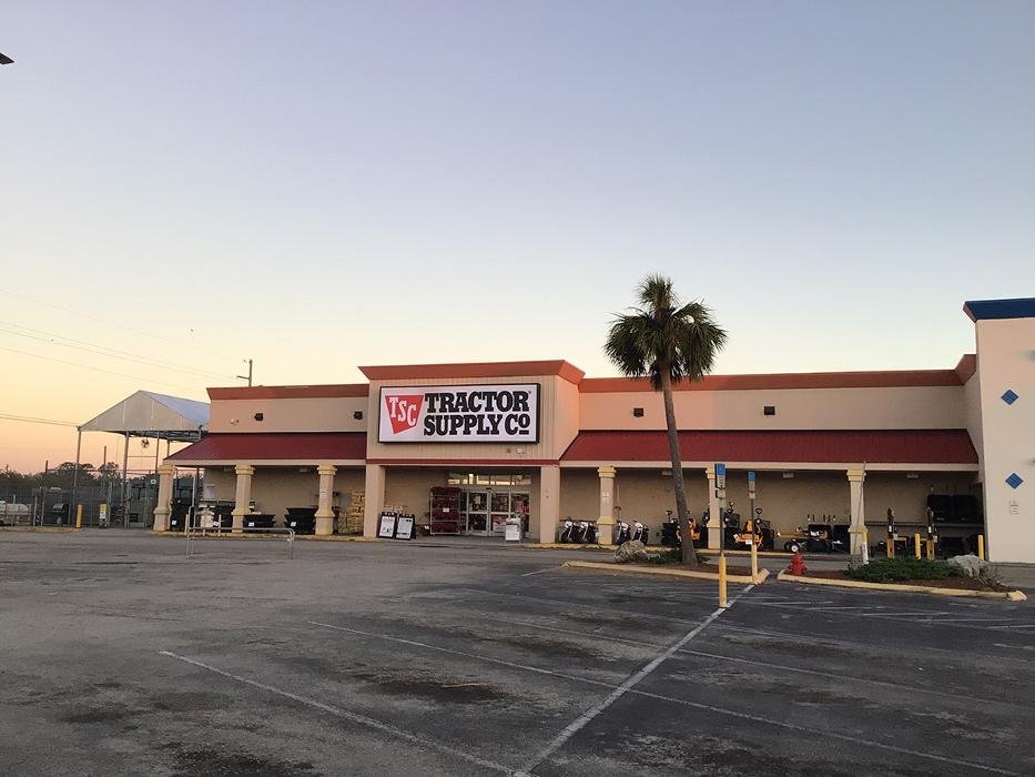 Tractor Supply Image