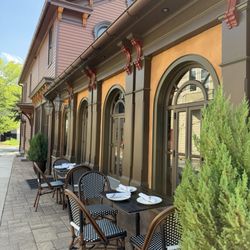 Piazzi - Streetside seating