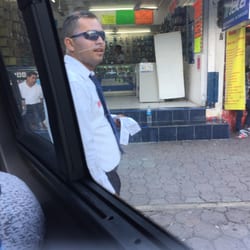 Playa Express - Este chofer no debería trabajar para esta transportadora,que tipo tan grosero,me gustaría contactar al gerente de esta empresa de favor.