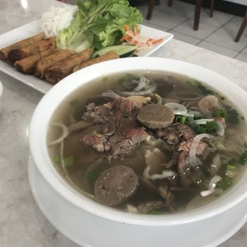 Pho Que Huong - Spring rolls (egg rolls) and medium pho dac biet - Vietnamese Near Me - Honolulu, Hawaii Pho Que Huong - Spring rolls (egg rolls) and medium pho dac biet - Vietnamese Near Me - Honolulu, Hawaii