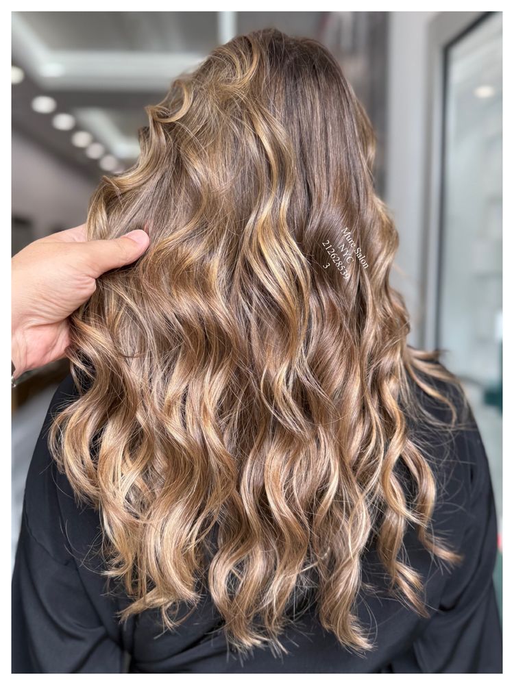Mure Salon Image