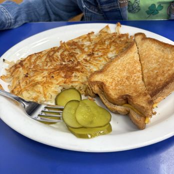 Bob & Edith's Diner - Grilled Bacon N' Cheese Sandwich (no bacon, no tomato) w/ hash browns - American Near Me - Arlington, Virginia Bob & Edith's Diner - Grilled Bacon N' Cheese Sandwich (no bacon, no tomato) w/ hash browns - American Near Me - Arlington, Virginia