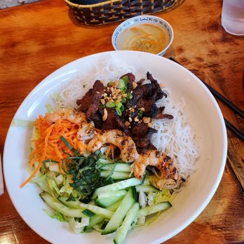 Pho Hoang - Grilled pork & grilled prawns on vermicelli - Vietnamese Near Me - Winnipeg, Manitoba Pho Hoang - Grilled pork & grilled prawns on vermicelli - Vietnamese Near Me - Winnipeg, Manitoba