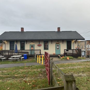 Paradise on the Trail - Paradise on the Trail - Ice Cream & Frozen Yogurt Near Me - Burgettstown, Pennsylvania