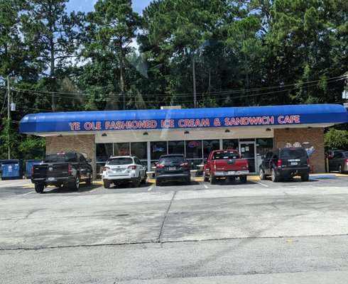 Ye Ole Fashioned Ice Cream and Sandwich Cafe by null