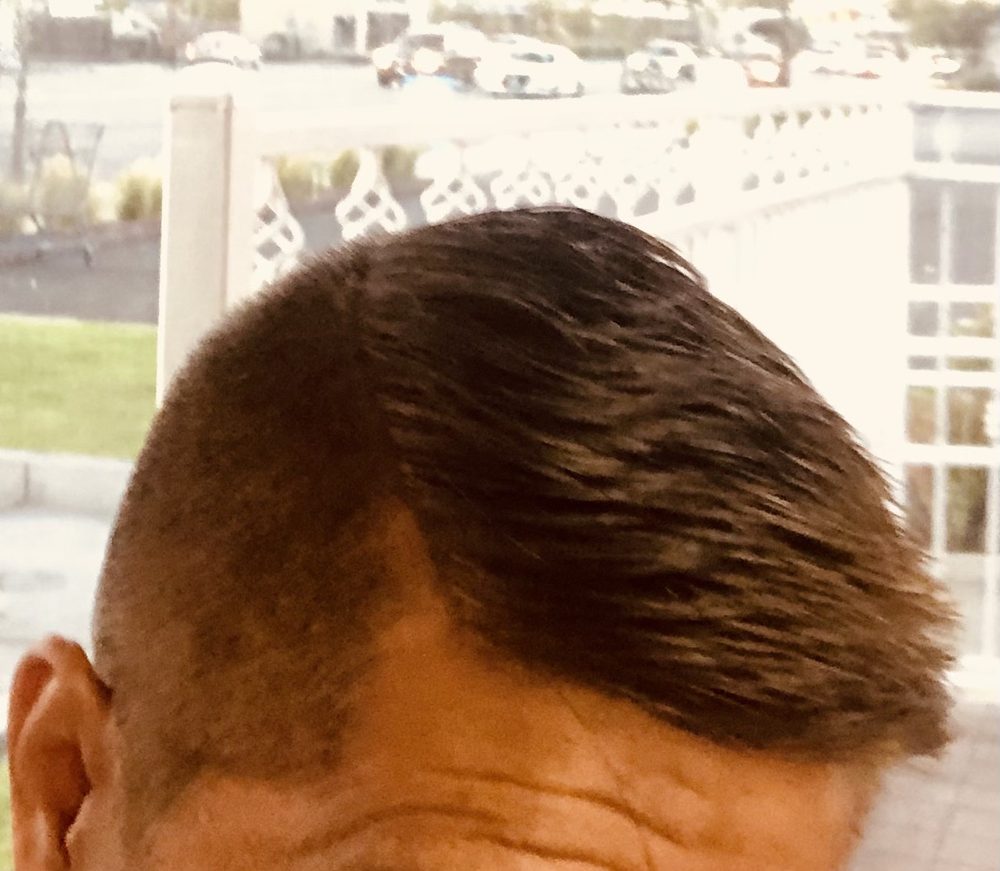 Ezbai The Barber Logo