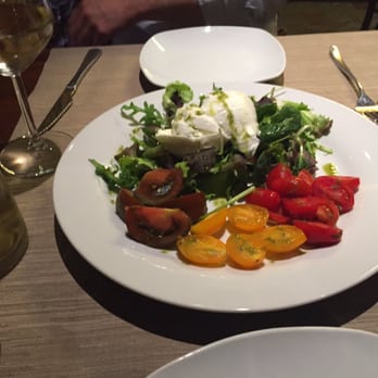 La Rosa Rossa - Buffalo milk cheese with three different tomatoes - Pizza Near Me - Venezia, VE La Rosa Rossa - Buffalo milk cheese with three different tomatoes - Pizza Near Me - Venezia, VE