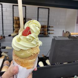 Trdelník with ice cream - #3:Pistachio butter, strawberries and ice cream