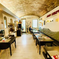 Origens Restaurante - Shot from the back to front.