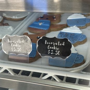 Lady Quack's Cakery - Custom Cakes Near Me - Austin, Texas Lady Quack's Cakery - Custom Cakes Near Me - Austin, Texas