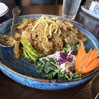 Kanok Thai Bistro - PAD SEE EW - Thai Near Me - Costa Mesa, California Kanok Thai Bistro - PAD SEE EW - Thai Near Me - Costa Mesa, California
