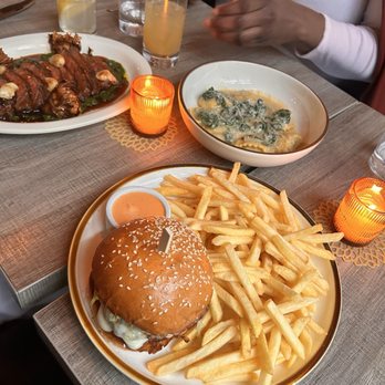Tavern On State - American Near Me - New Haven, Connecticut