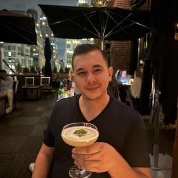 Refinery Rooftop - Lounges Near Me - New York, New York