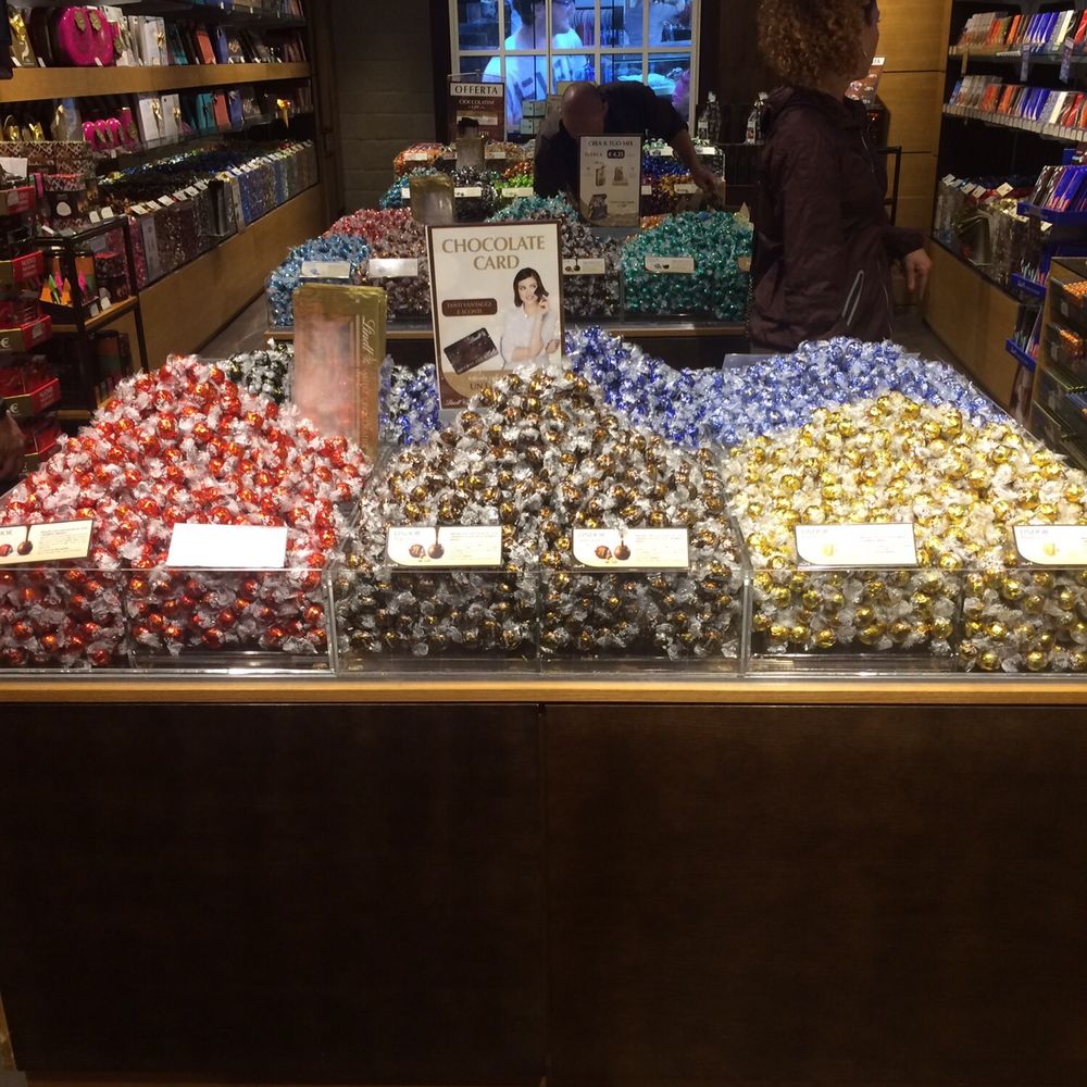 Lindt - Lindt on Piazza della Maddalena - Chocolatiers & Shops Near Me - Rome, RM