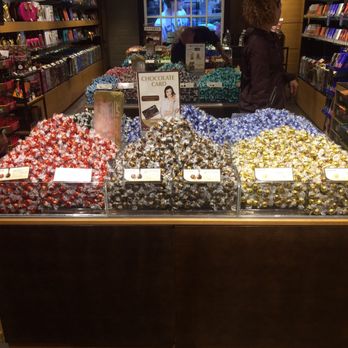 Lindt - Lindt on Piazza della Maddalena - Chocolatiers & Shops Near Me - Rome, RM