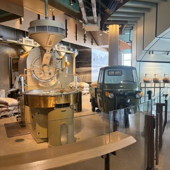Starbucks Reserve Roastery Chicago - Coffee Roasteries Near Me - Chicago, Illinois Starbucks Reserve Roastery Chicago - Coffee Roasteries Near Me - Chicago, Illinois