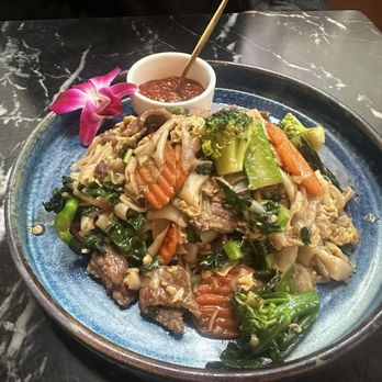 Osha Thai Montgomery - Pad Se-Ew - Thai Near Me - San Francisco, California Osha Thai Montgomery - Pad Se-Ew - Thai Near Me - San Francisco, California
