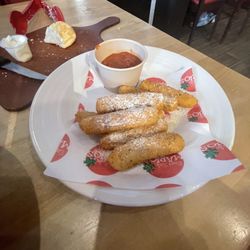 East Side Mario's - Mozzarella sticks