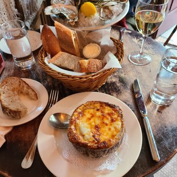 Parc - French onion soup was SO GOOD and so big Their complimentary bread had a variety and was so good. - French Near Me - Philadelphia, Pennsylvania Parc - French onion soup was SO GOOD and so big Their complimentary bread had a variety and was so good. - French Near Me - Philadelphia, Pennsylvania
