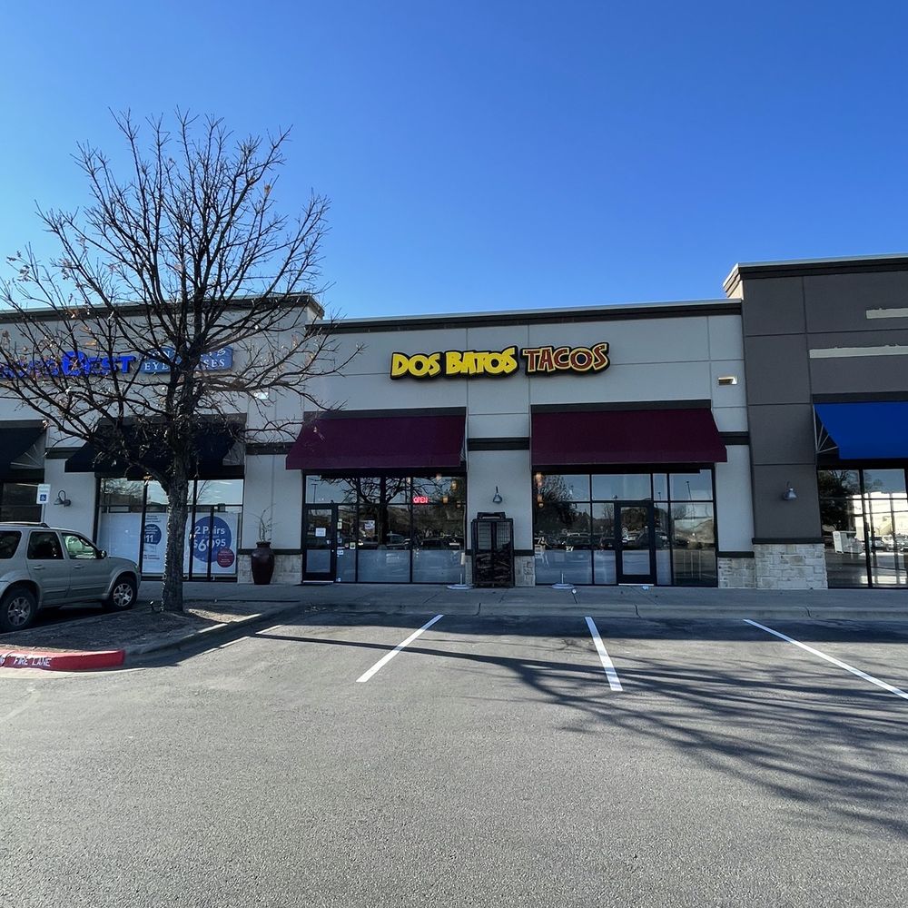 Dos Batos - Always has good parking. You never have to wait. - Tacos Near Me - Austin, Texas