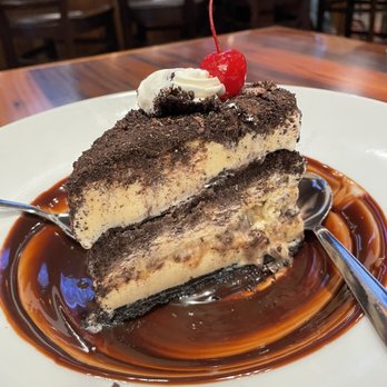 Miller's Ale House - Delicious Captains frozen ice cream cake. Reasonably priced for high quality. They've to go quarts. I recommend! - American Near Me - Miami, Florida