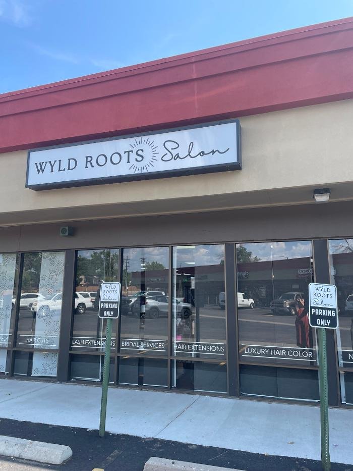 Wyld Roots Salon Logo