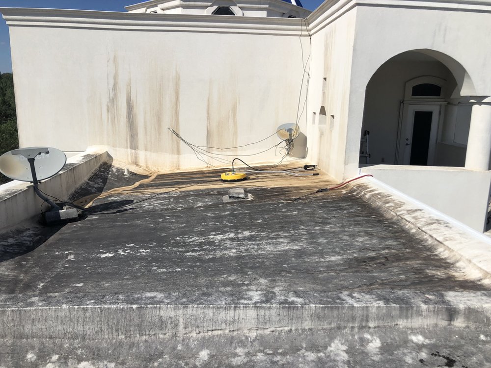 Slide of Hidalgo Roof and Exterior Softwash