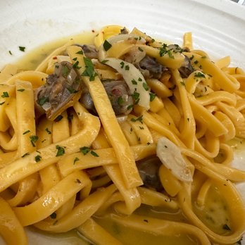 The Terrace - Clam linguine - New American Near Me - Beverly Hills, California The Terrace - Clam linguine - New American Near Me - Beverly Hills, California