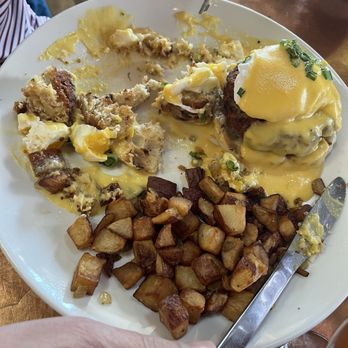 Claire's Restaurant and Bar - Crab Benedict - New American Near Me - Estes Park, Colorado